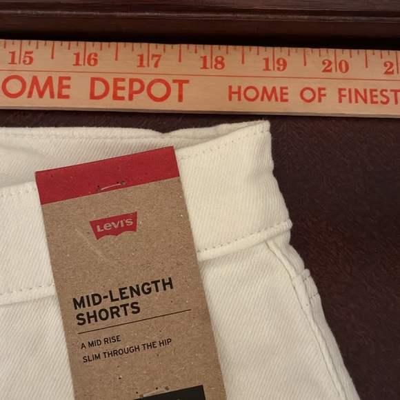 Levis, white Jean shorts, size 18,34, NWT - Picture 11 of 13
